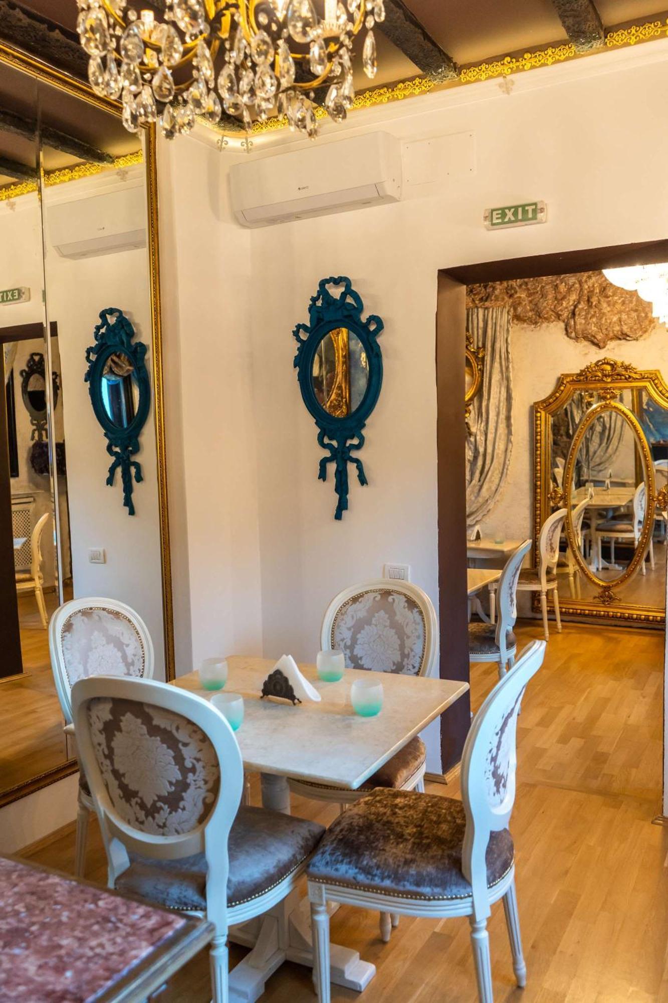 Conacul Coroanei Luxury Boutique Hotel 布加勒斯特 外观 照片