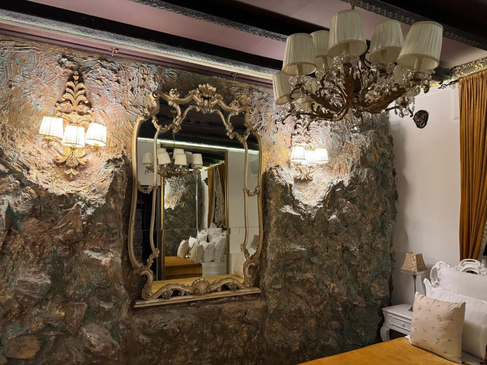 Conacul Coroanei Luxury Boutique Hotel 布加勒斯特 外观 照片